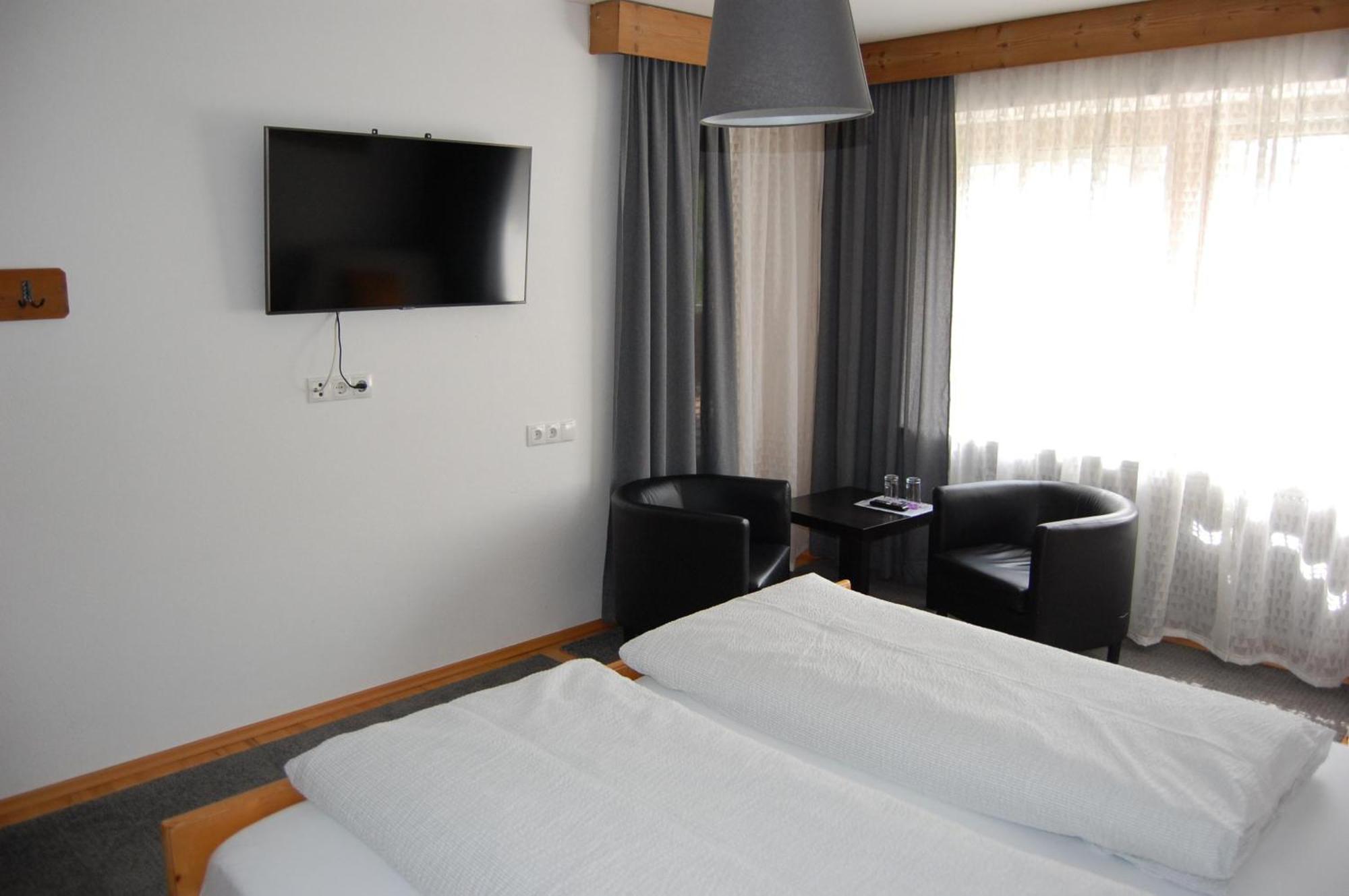 Haus Hager Bed & Breakfast Schlitters Bagian luar foto